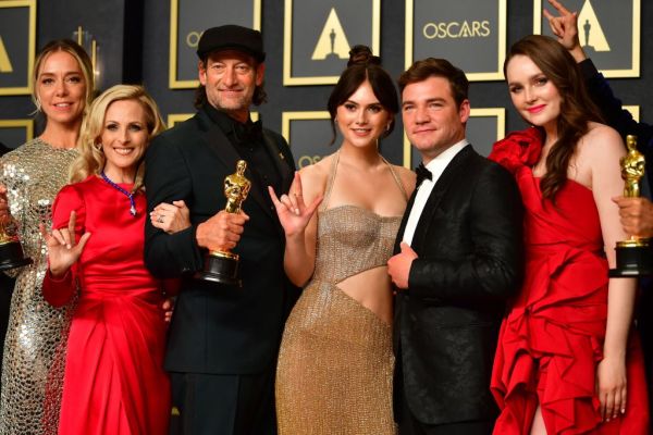 Apple TV+ becomes the first streaming service to win a Best Picture Oscar with “CODA” – TechCrunch